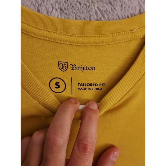 NEW Brixton Shirt Mens Small Graphic Spellout Logo Sunset Yellow Pacsun Sprint S - Picture 3 of 11
